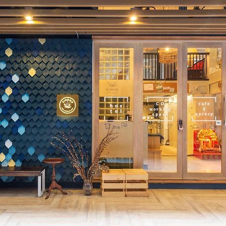 Kinnon Deluxe Hostel Coworking Cafe Bangkok Exterior photo