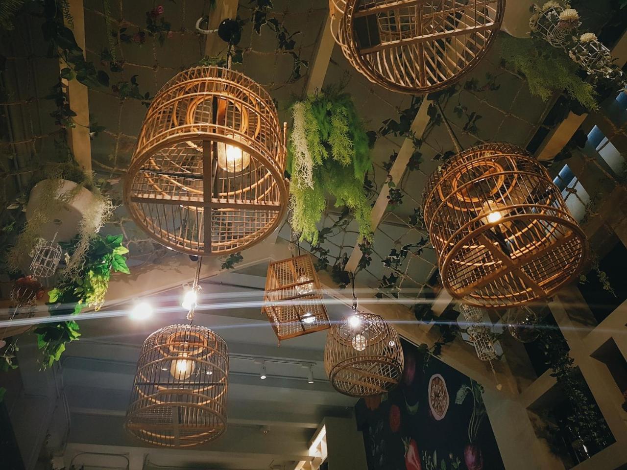 Kinnon Deluxe Hostel Coworking Cafe Bangkok Exterior photo